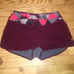 Running shorts - maroon base
